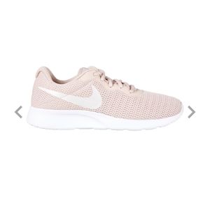 Nike Tanjun Sneaker